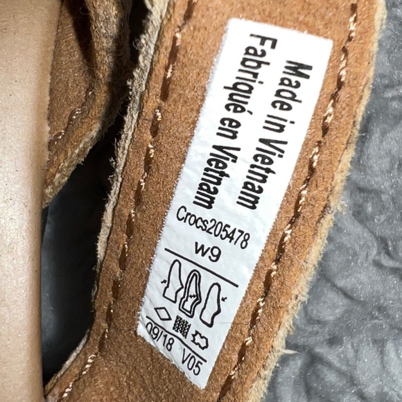 Crocs Sanrah Liquid Metallic Wedge Sandals Womens Size 9 Gold Snake Print 205478 - Picture 2 of 13